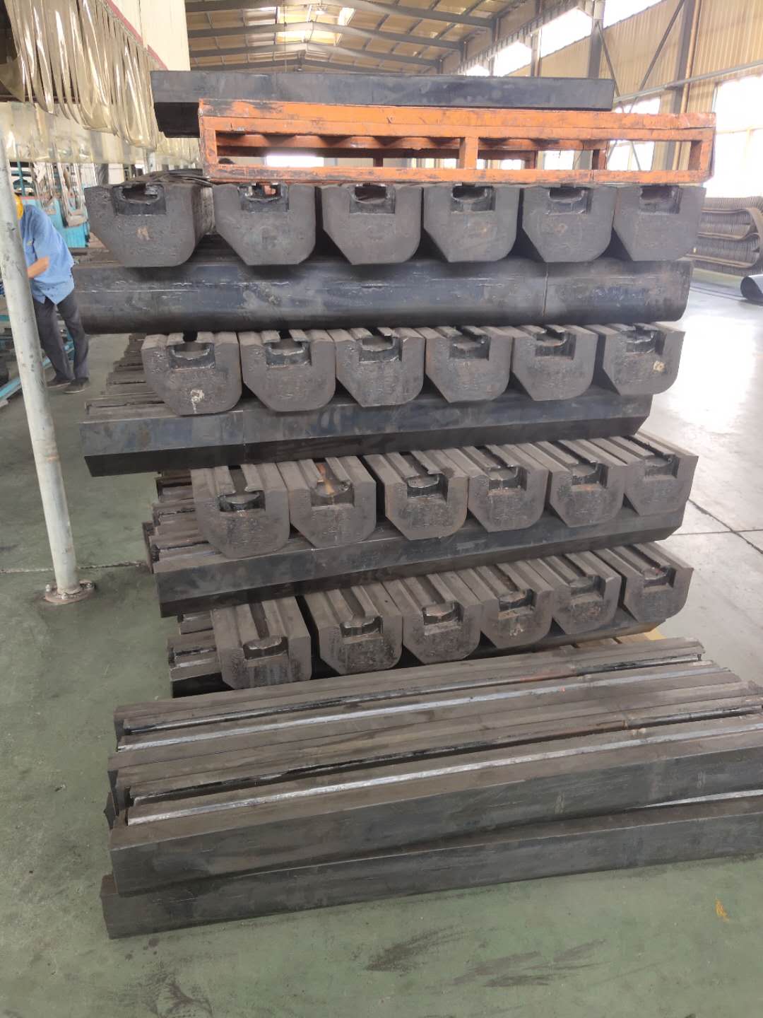 球磨機(jī)橡膠內(nèi)襯